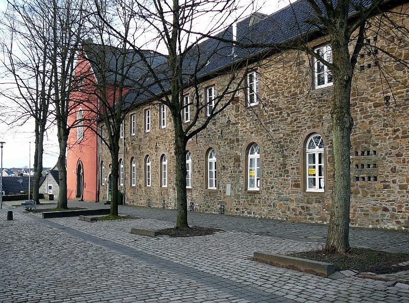 30 Klosterkirche u. Familienbildungsstaette (Winteraufn).jpg